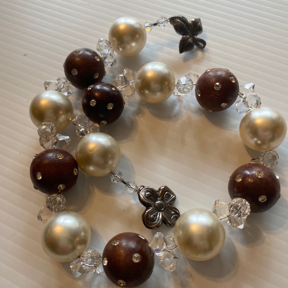 Bead necklace